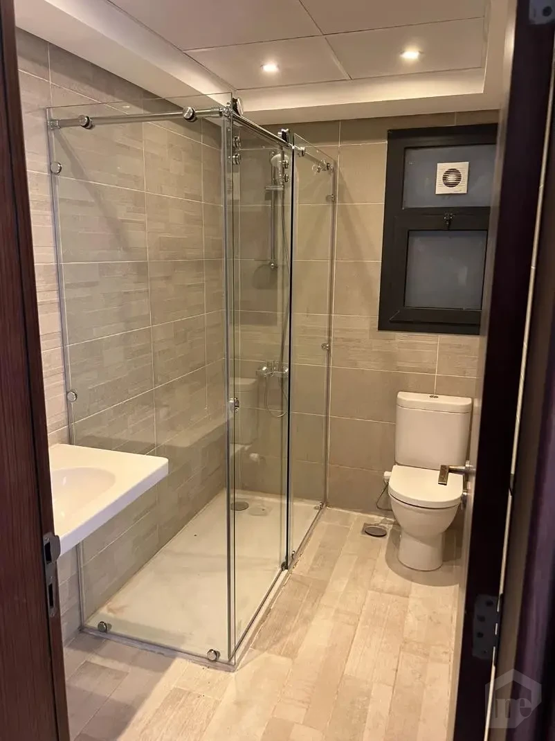 شقة للايجار بالتكييفات والمطبخ