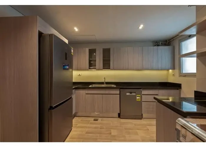 شقه للأيجار بالمطبخ والتكيفات