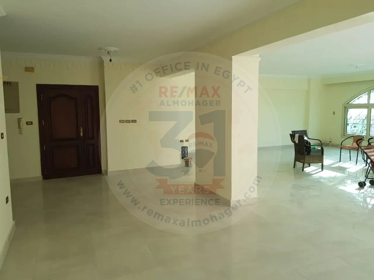 For rent in New Cairo, a semi-furnished apartment in Choueifat