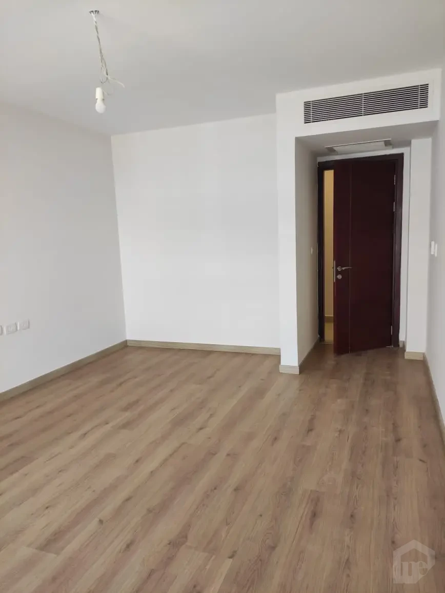 Apartment Semi Furnished for rent