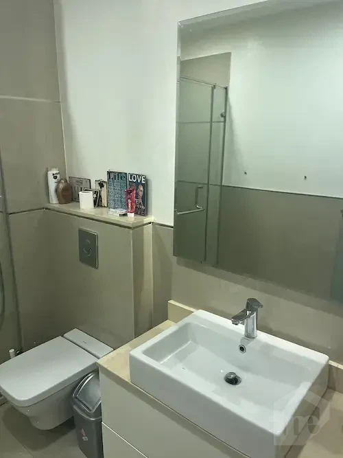 شقة للإيجار في قطامية هايتس –  ماستر نوم بمساحة 180 متر