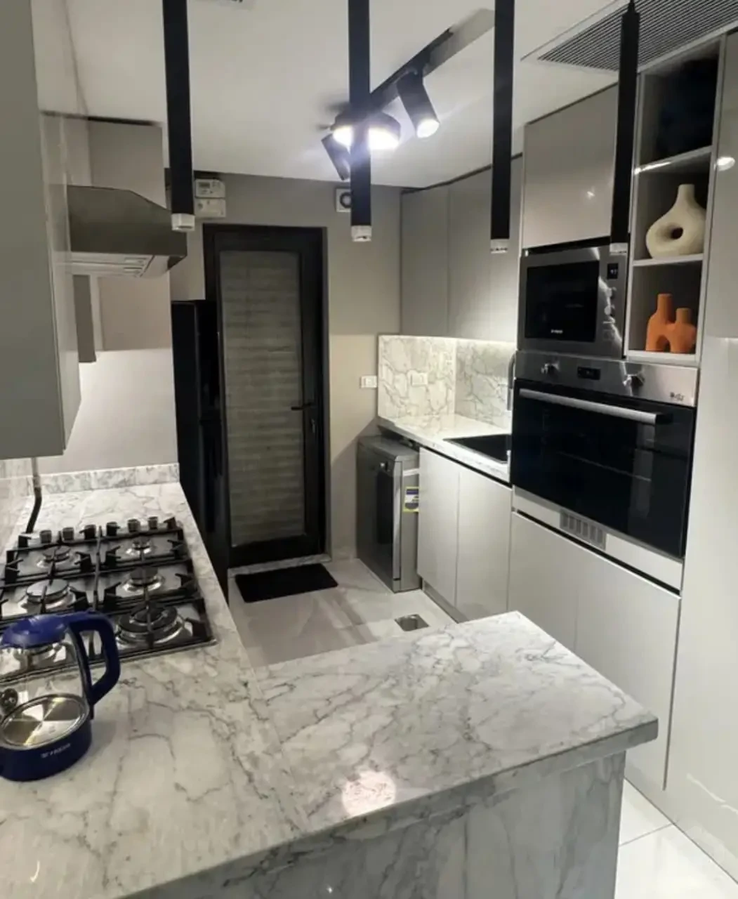 شقه للأيجار مفروش في ليك فيو