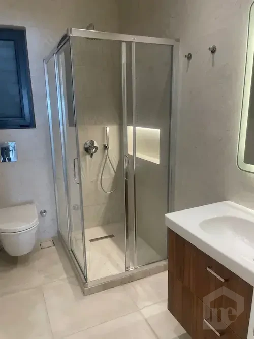 شقة مفروشة تشطيب فاخر في Lake View Residence