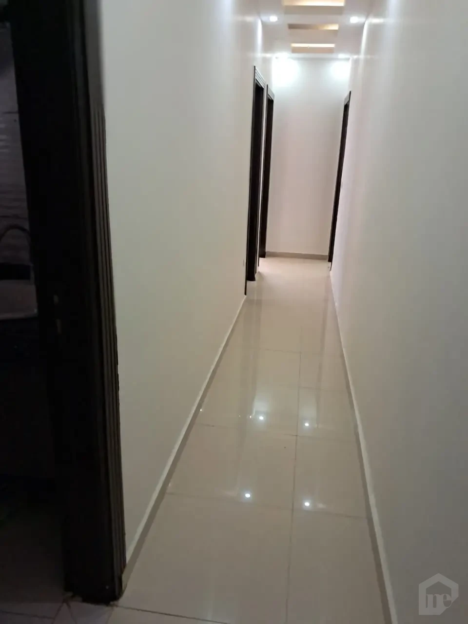 شقة مميزة للإيجار في ميدتاون – 3 غرف + ليفينج مع فيو مفتوح