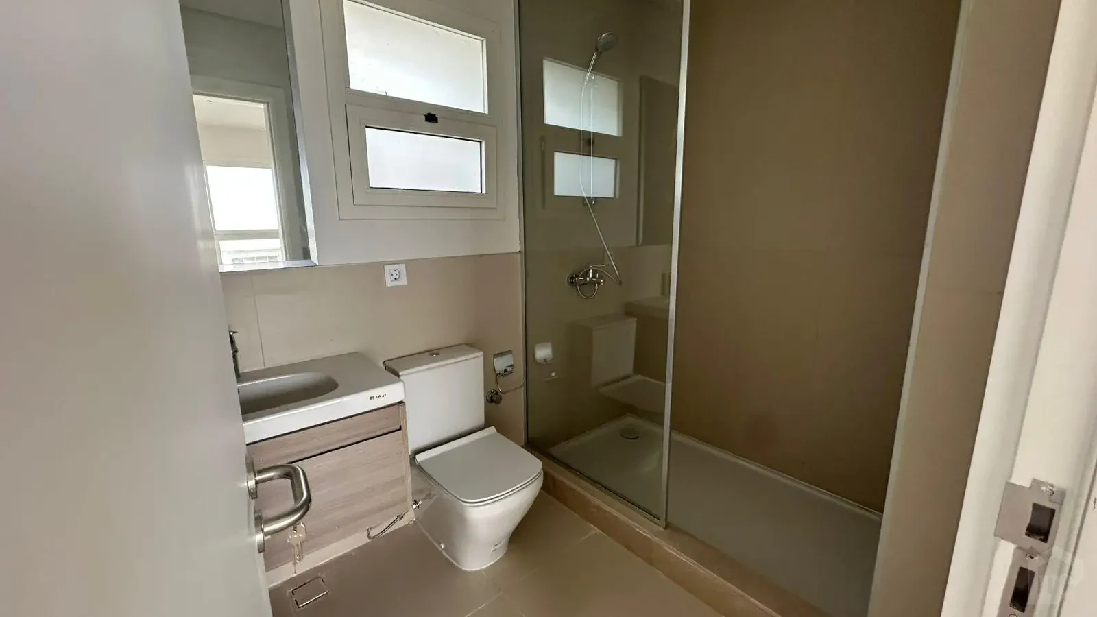 شقة على حمام سباحة ميفيدا