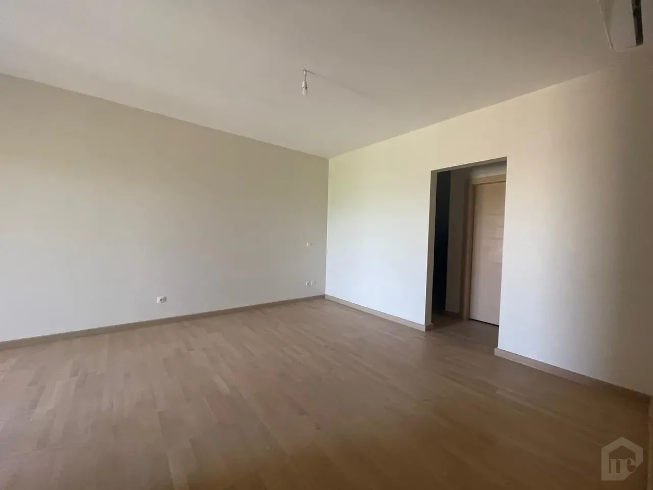 شقة للإيجار في كريسنت