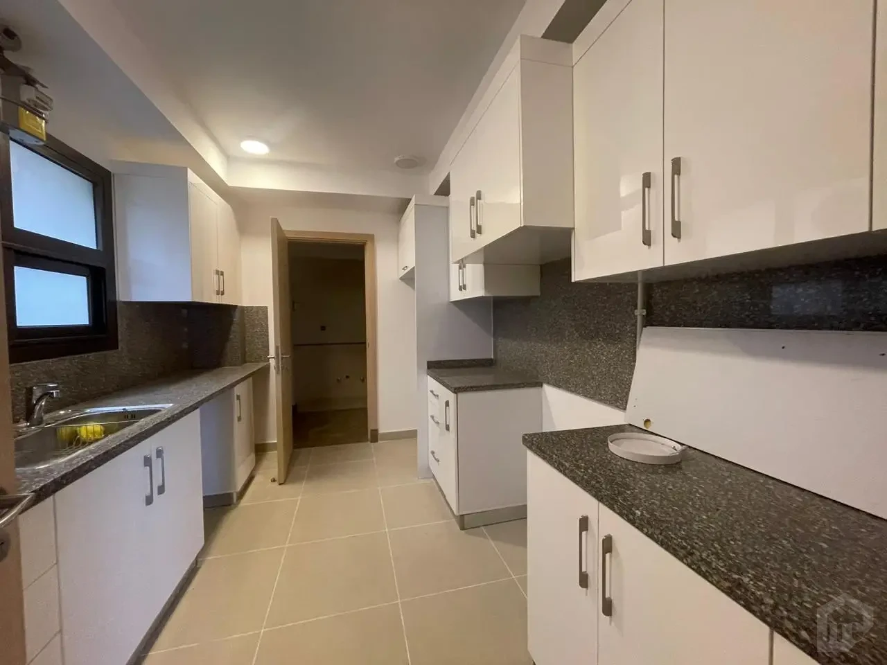 شقة للإيجار في كمبوند ميفيدا كريسنت