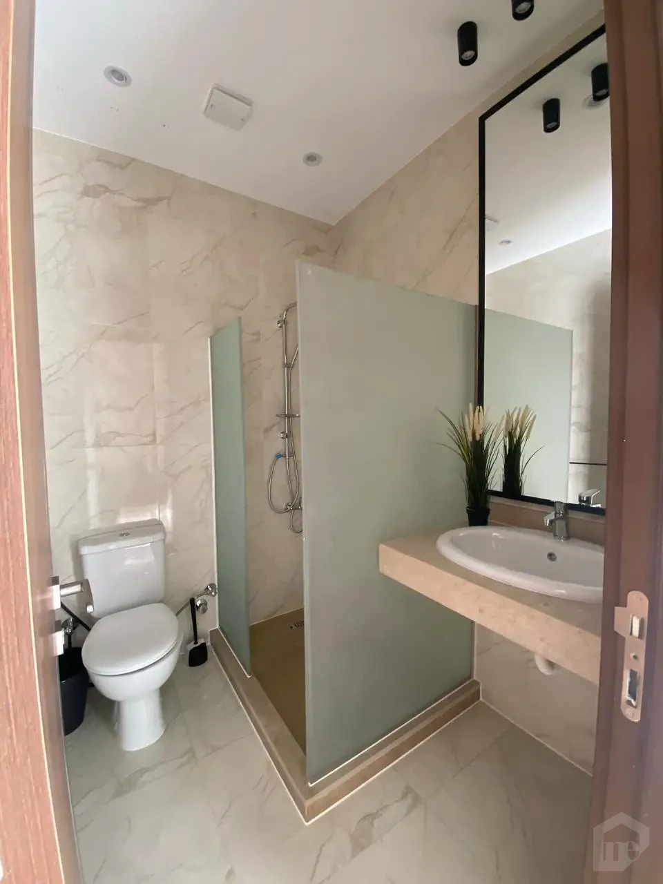 شقة مفروشة مع حديقة للإيجار في سوديك فيليت