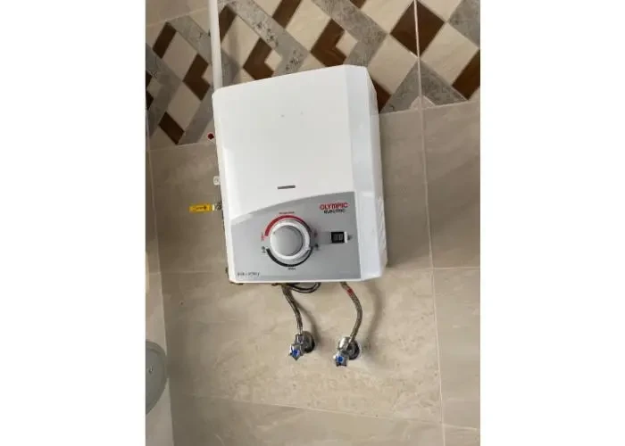 شقه للأيجار مبطبخ وتكيفات في تاج سلطان