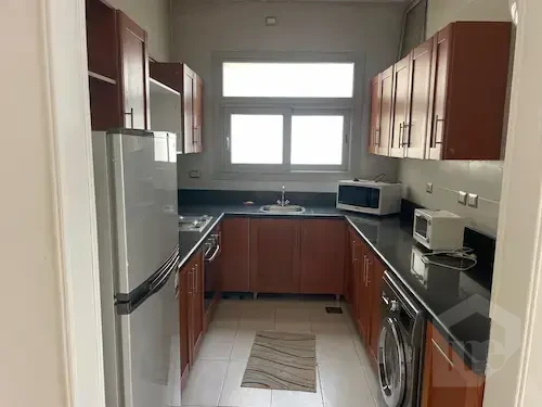 شقة مفروشة بالكامل بغرفة نوم واحدة للإيجار في كمبوند فيليدج جيت