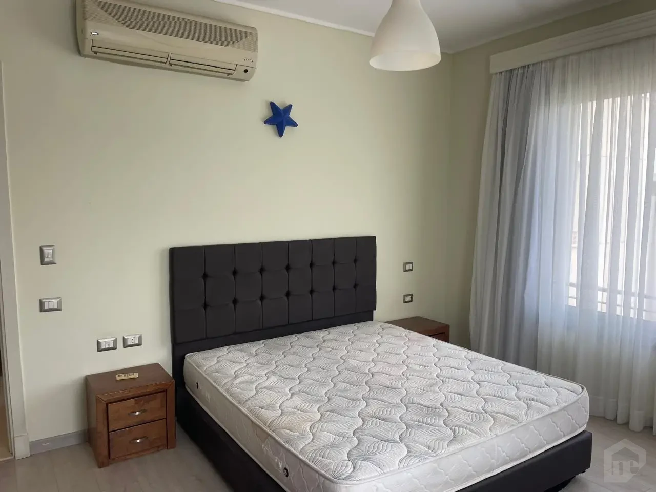 شقة مفروشة بالكامل بغرفة نوم واحدة للإيجار في كمبوند فيليدج جيت