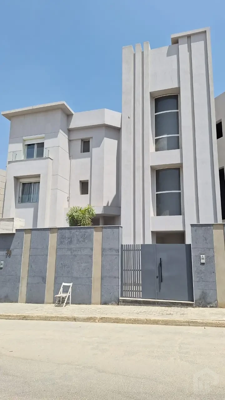 شقة مفروشة للإيجار في كتاميا ديونز – صف أول جولف