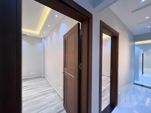 شقة بدريسينج وماستر للبيع – النرجس فيلات