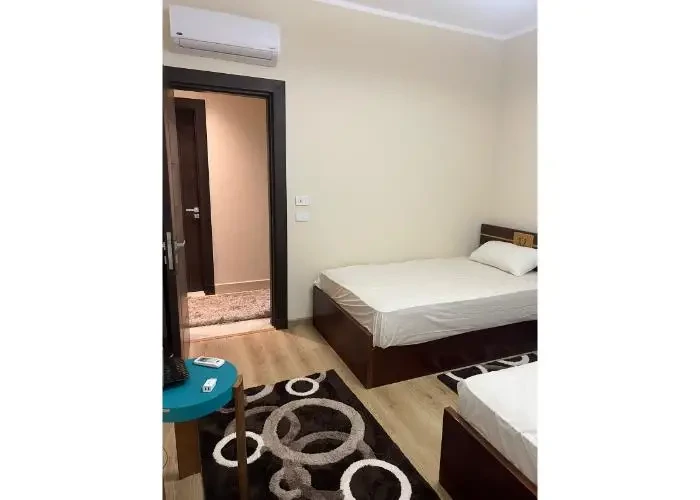 شقه للبيع متشطبه بالكامل في 90 افينيو