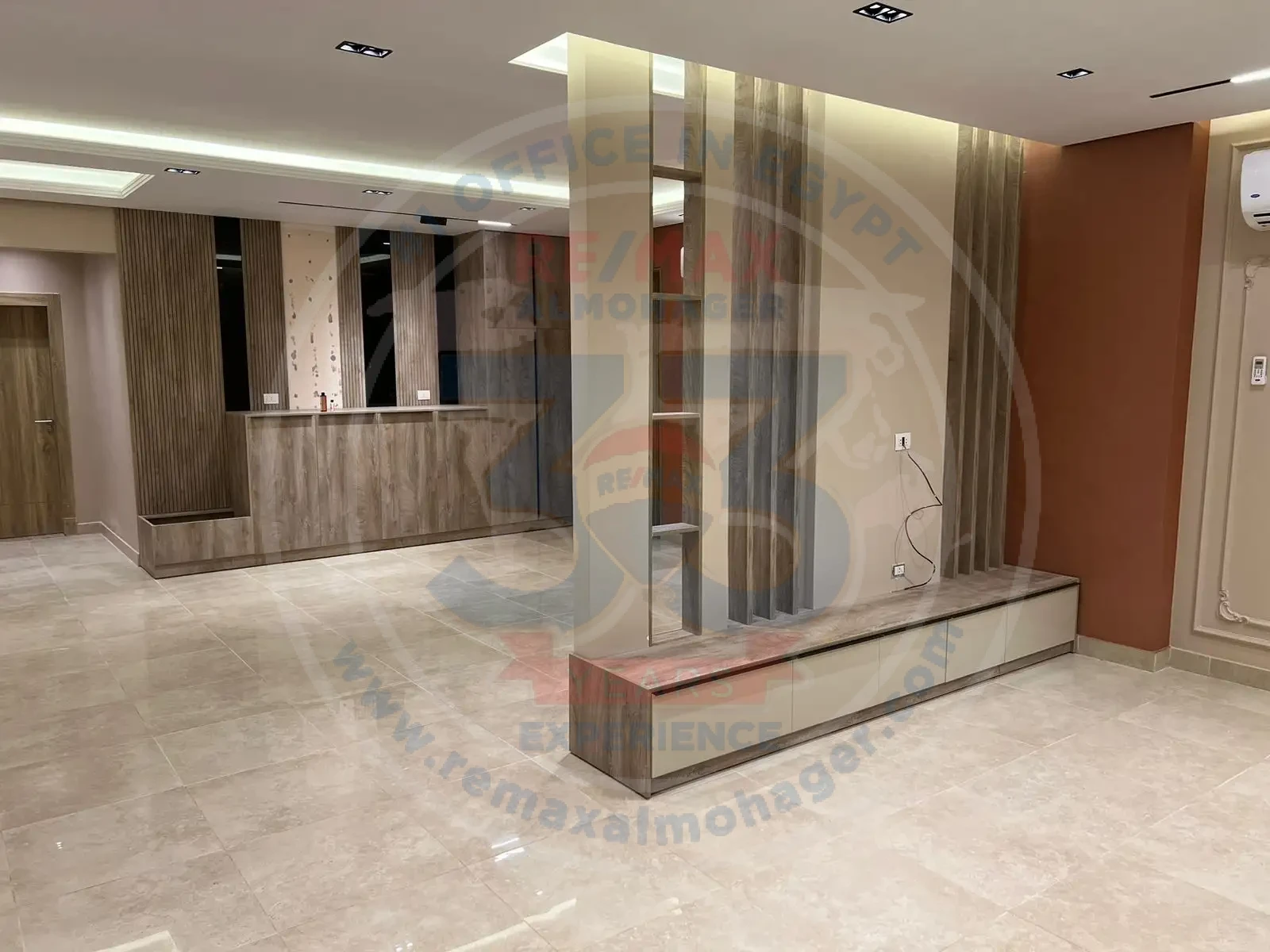 شقة دور ارضي 250م للبيع فى التجمع الخامس