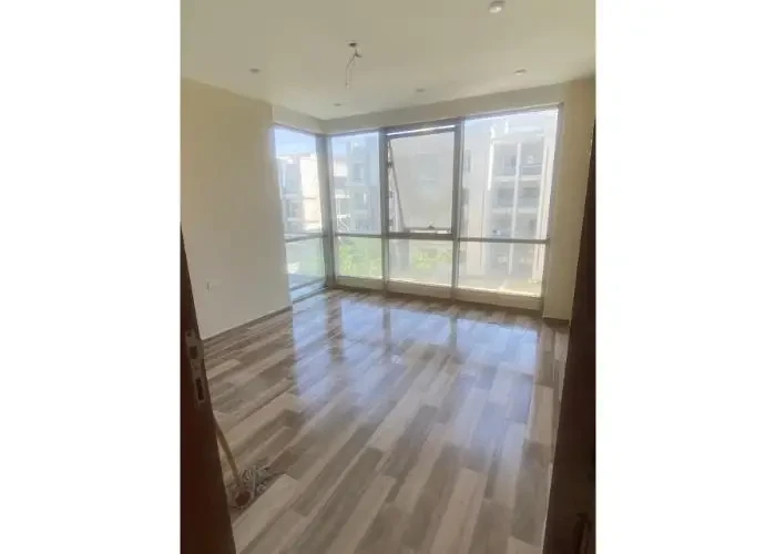 شقه للبيع متشطبه بالكامل في جاليريا مون فالي