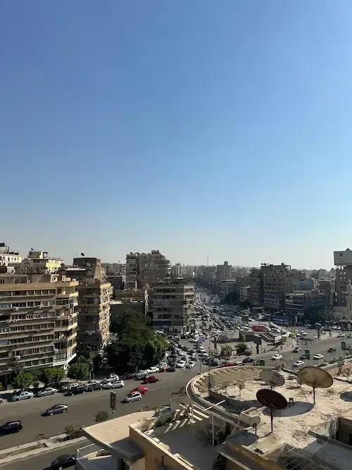 شقة واسعة نصف تشطيب للبيع في البارون 1 – مصر الجديدة