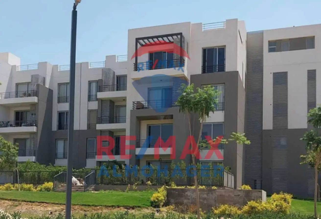 شقة مميزة للبيع – فيو مفتوح على حمام السباحة ولاند سكيب رائع