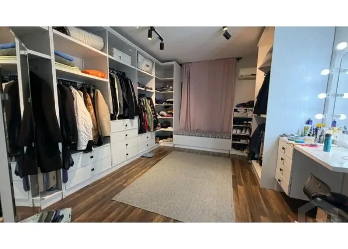 شقه للبيع في زيزينيا