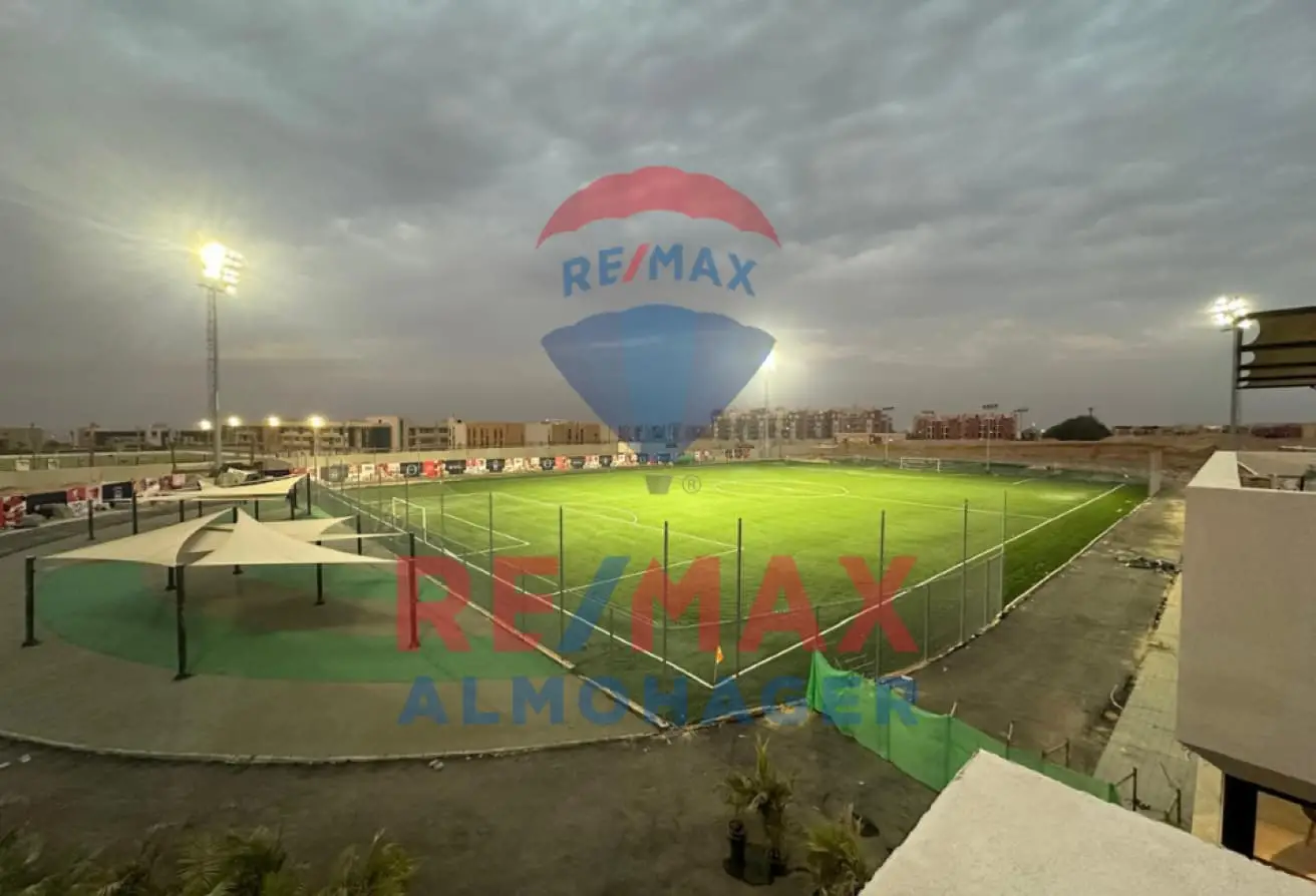 شقة بإطلالة مميزة على النادي | كمبوند أو ويست | جاهزة في ٢٠٢٥