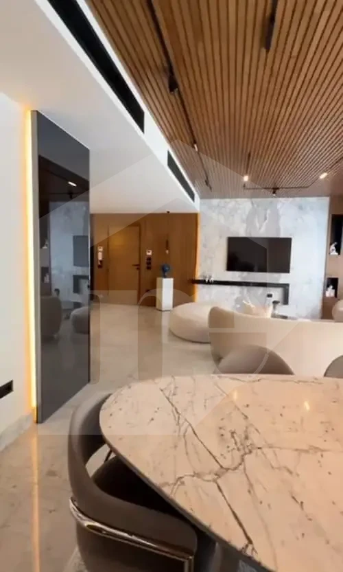 شقة للبيع في ليك فيو ريزيدنس مع مسبح خاص