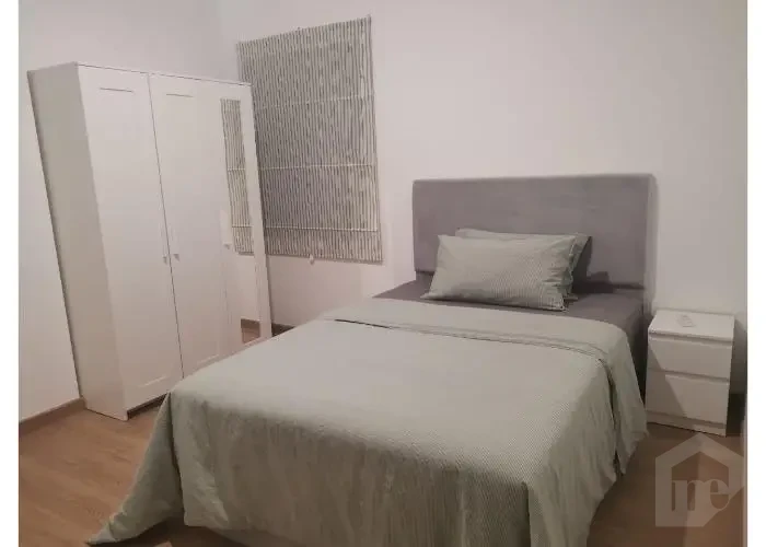 للبيع في فيفث سكوير