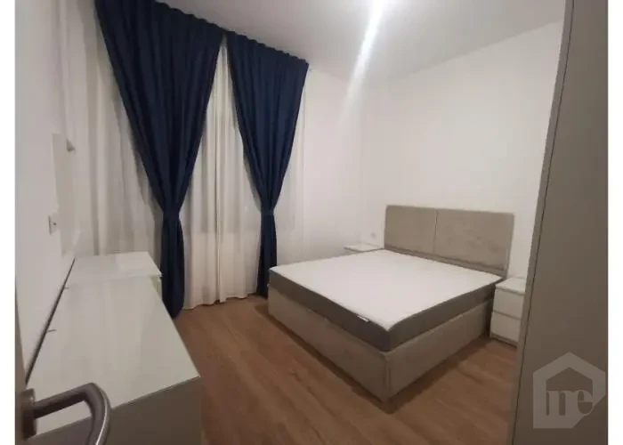 شقه متشطبه بالكامل للبيع في فيفث سكوير