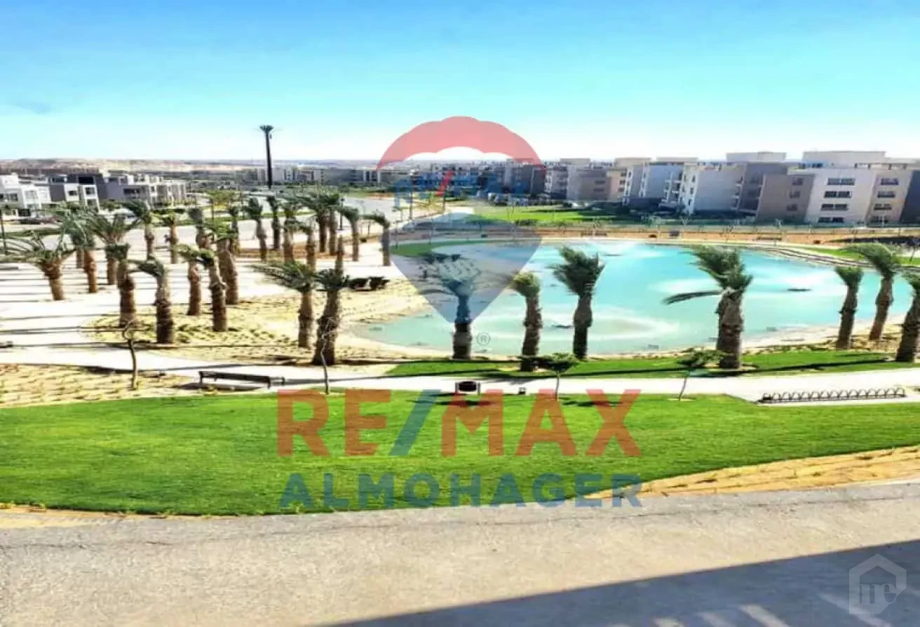 Elegant Apartment with a Breathtaking Lake & Green View