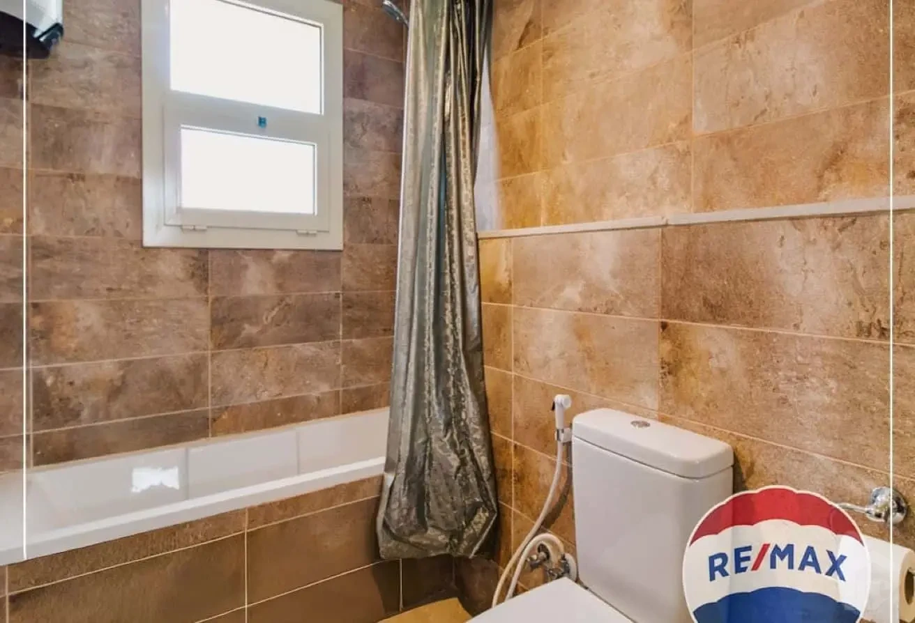 Apartment for Sale with Spacious Terrace & Panoramic Pyramids View