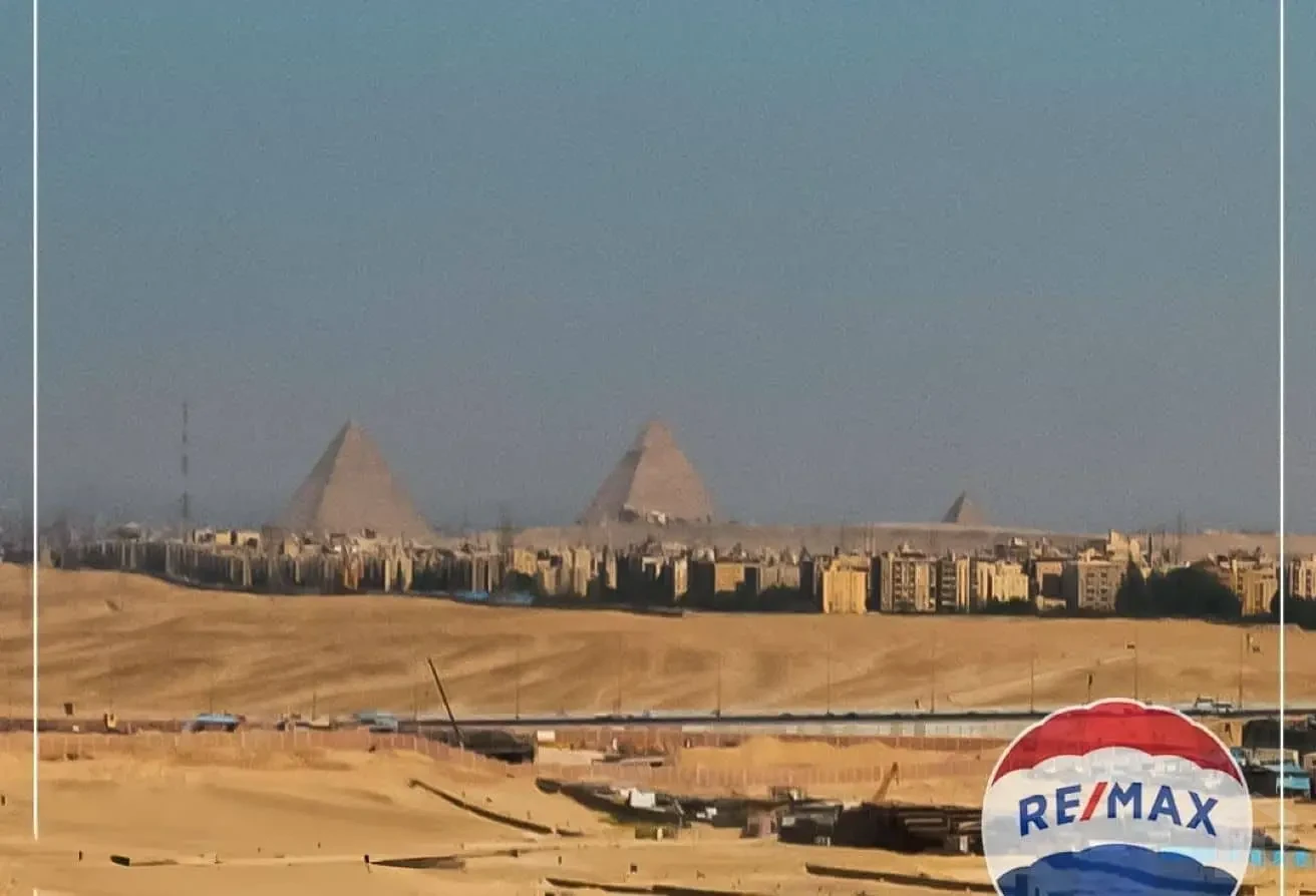 Elegant Apartment with Terrace & Unmatched Pyramids View