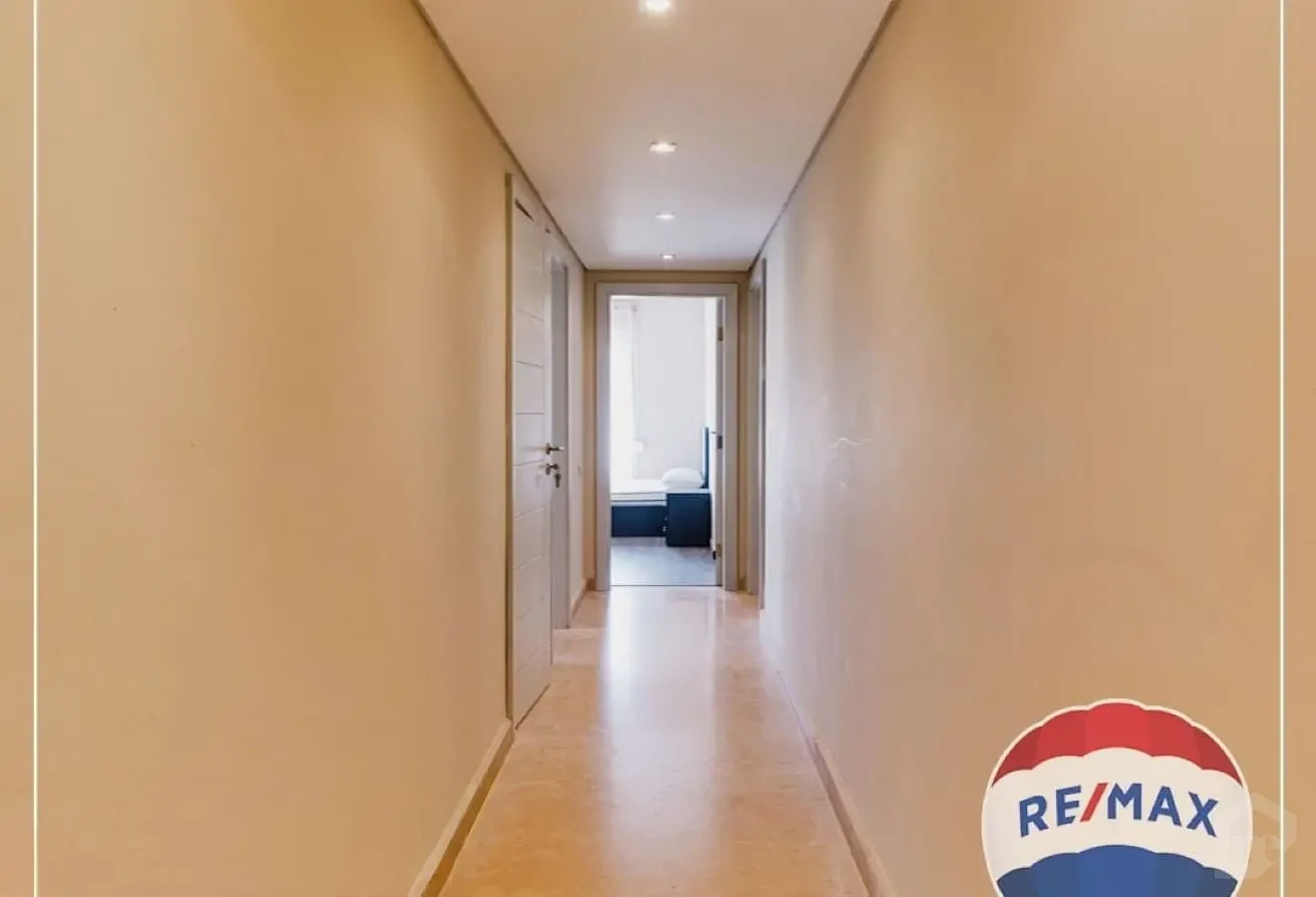 Luxury Living: Apartment with Terrace & Stunning Pyramids View