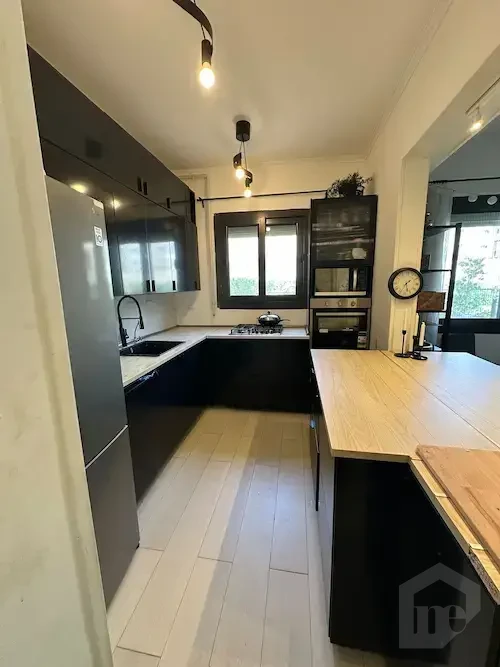 شقة أرضي بحديقة للبيع في ديستريكت 5 – استلام فوري