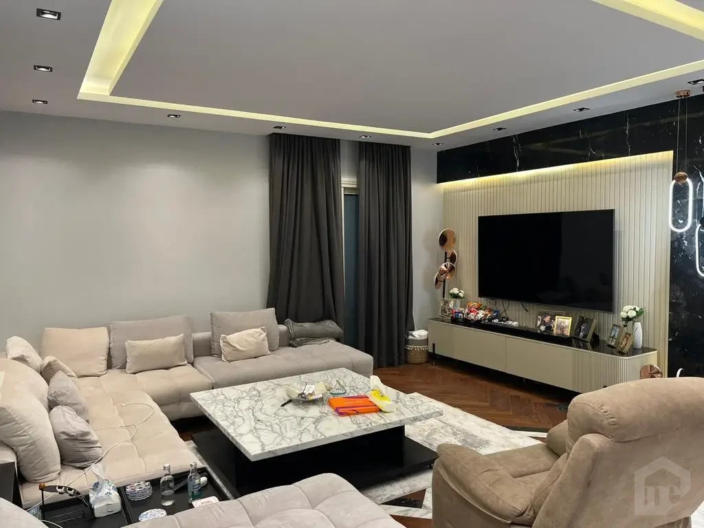 للبيع شقة بالدقي تشطيب الترا سوبر لوكس