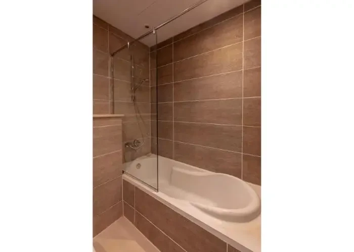 شقه للأيجار بالمطبخ والتكيفات