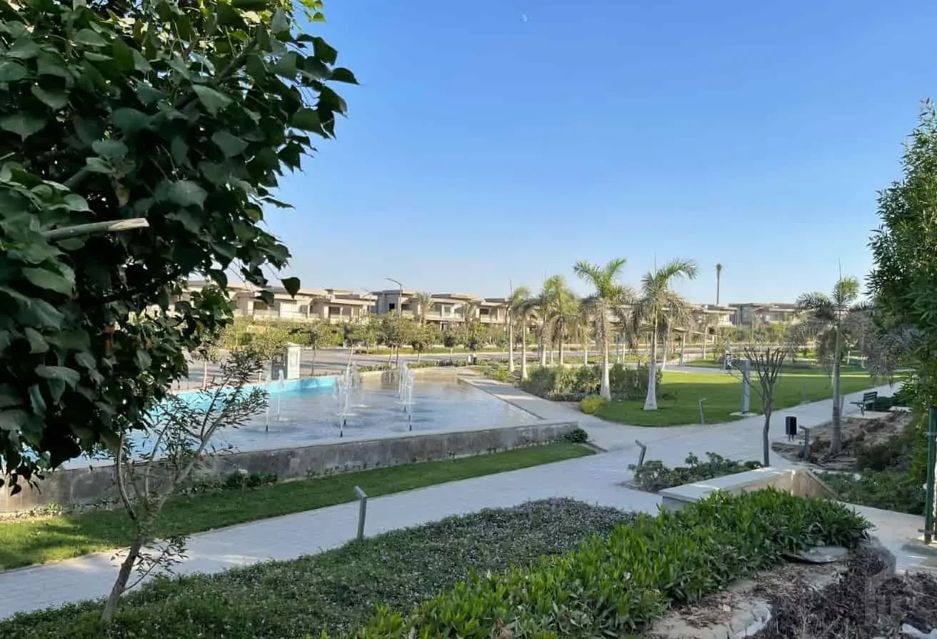 Stunning Villa with Wide Landscape & Lake View
