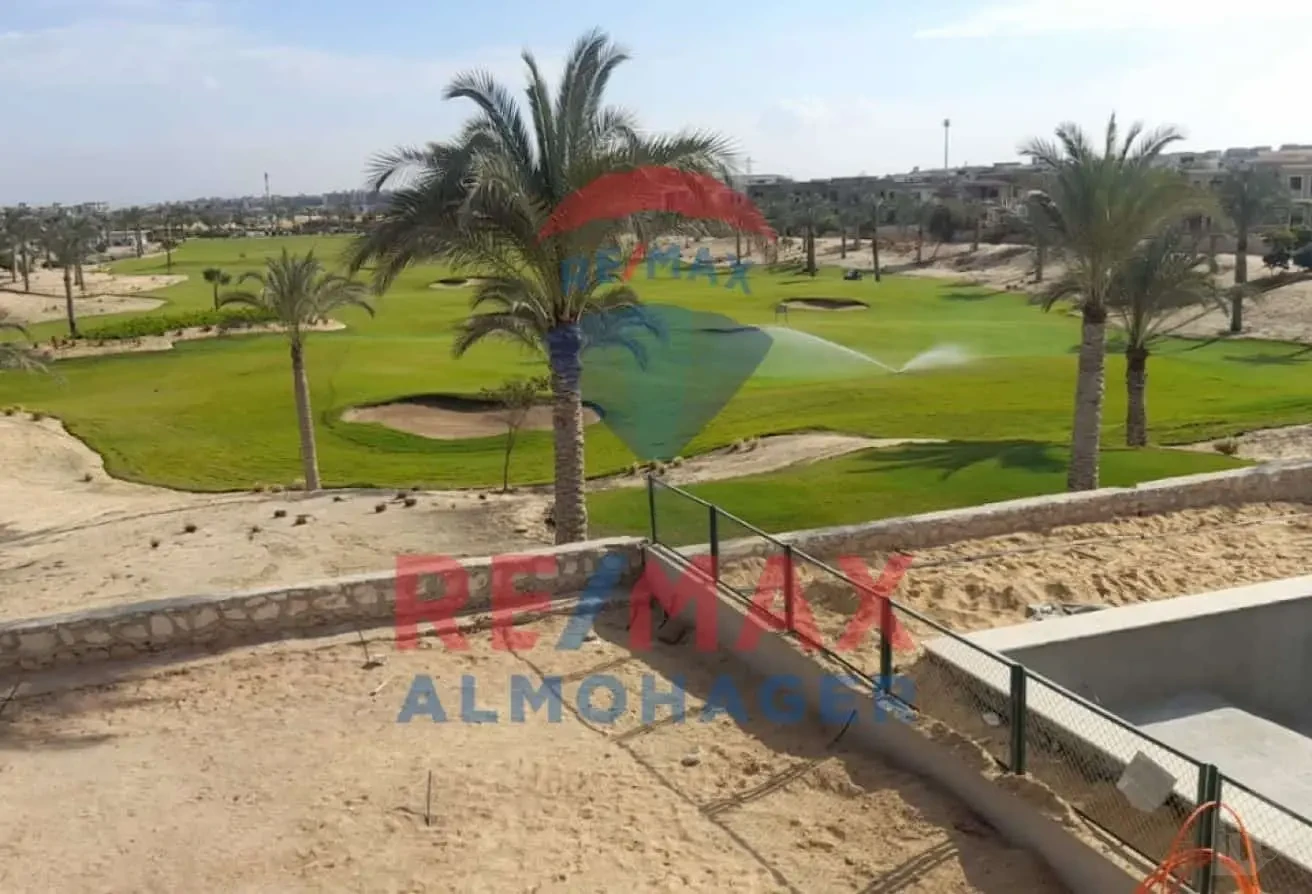 Exceptional Opportunity: First-Line Golf Villa with Large Area