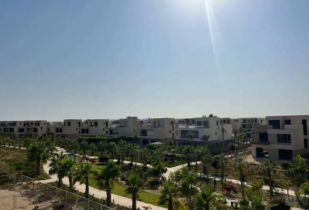 إطلالة على المنطقة والمسطحات الخضراء