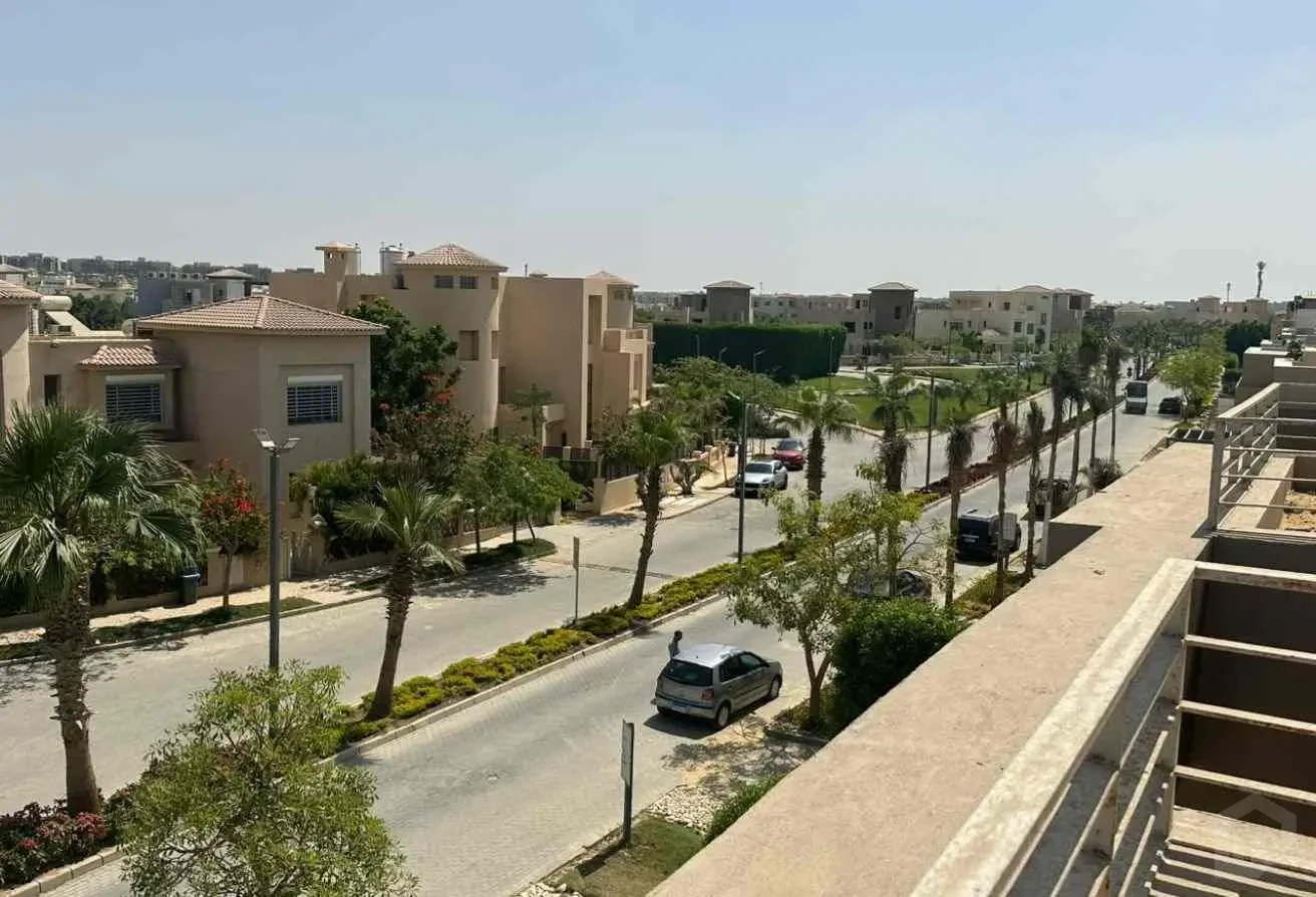 إطلالة على الشارع والمناطق المحيطة