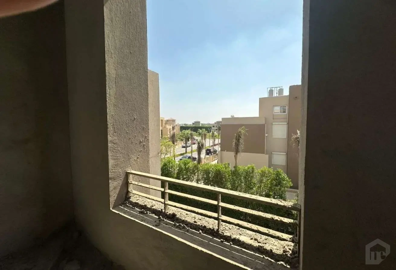إطلالة من نافذة الغرفة