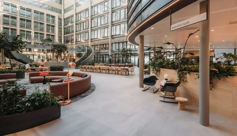 Entire building for rent with commercial and administrative license