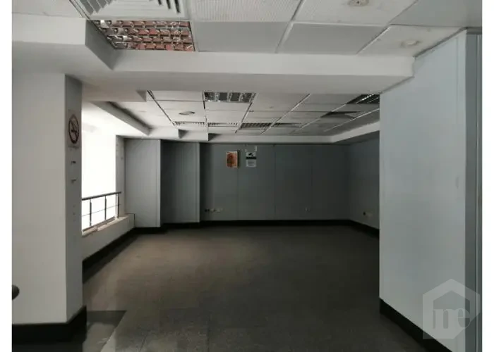 مبنى للبيع مع جراج