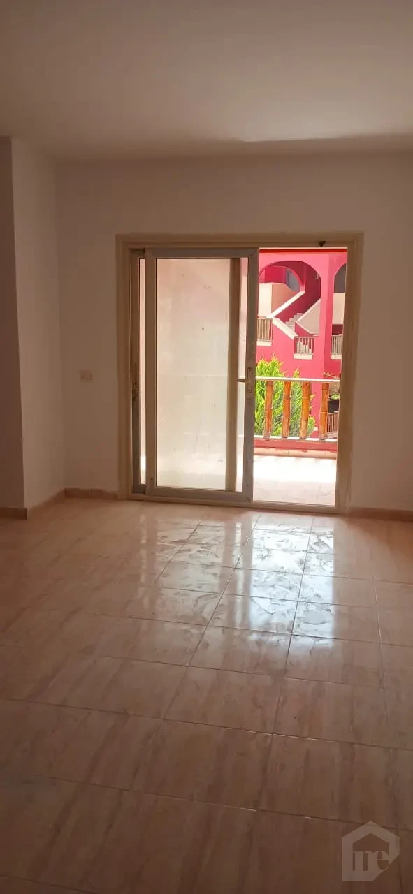 شاليه بإطلالة مباشرة على حمام السباحة في بانجلوز الساحل