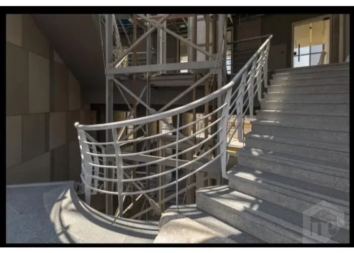 للبيع عيادة 60م استلام فوري في المستثمرين الجنوبية