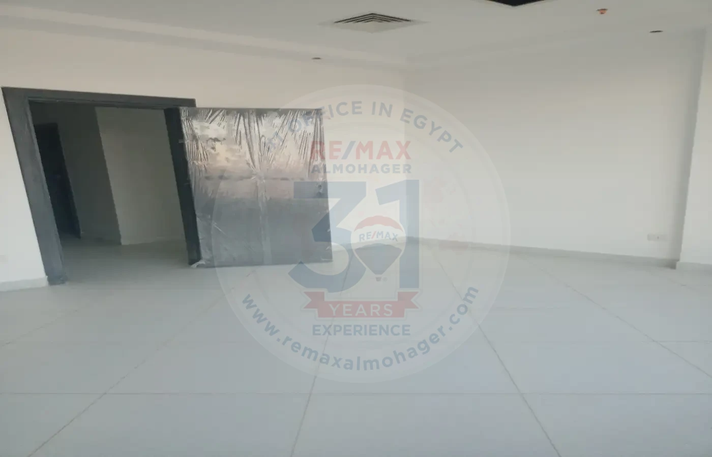 Finished clinic for rent in Lotus, air-conditioned