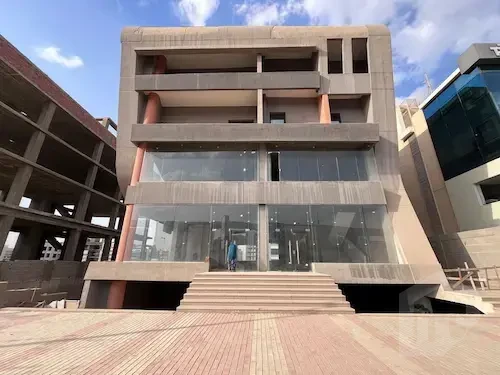 مول تجاري وإداري للإيجار على التسعين الجنوبي