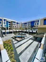 محل بمساحة 162م + 127م خارجي للبيع في 360 مول