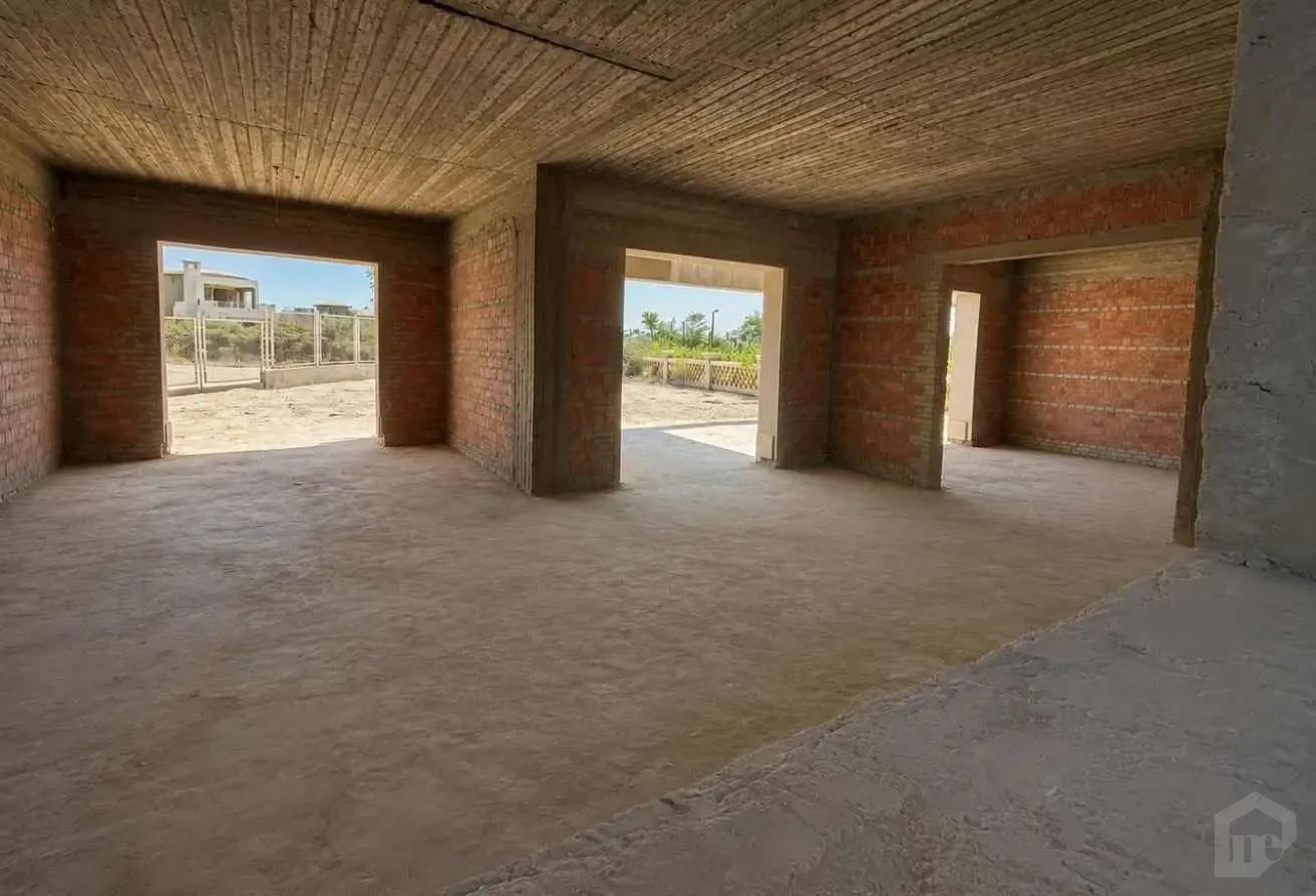 Spacious Interior Space in Villa's Semi-Finished Basement