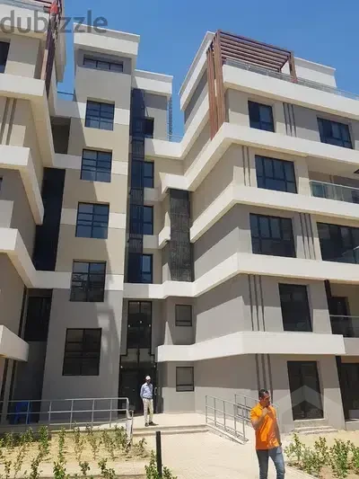 شقة مميزة للبيع بموقع راقي في كمبوند سكاي كوندوز