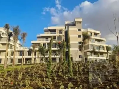 شقة مميزة للبيع بموقع راقي في كمبوند سكاي كوندوز