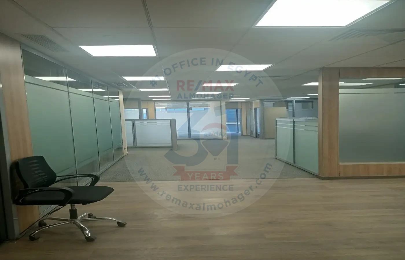 Office 600 meters for rent in the Fifth Settlement, the banking district